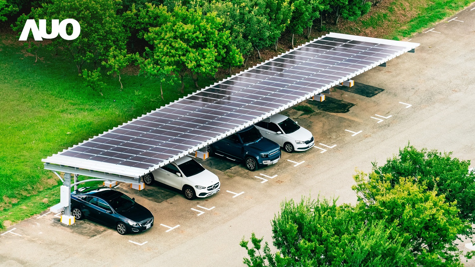 AUO&rsquo;s SunSteel, the building-integrated PV metal roof is lightweight and can be installed quickly, which boosts an increase of 15% in power generation efficiency. It has also been certified by IEC and VPC with the performance in safety, leakage prevention, and weather resistance.