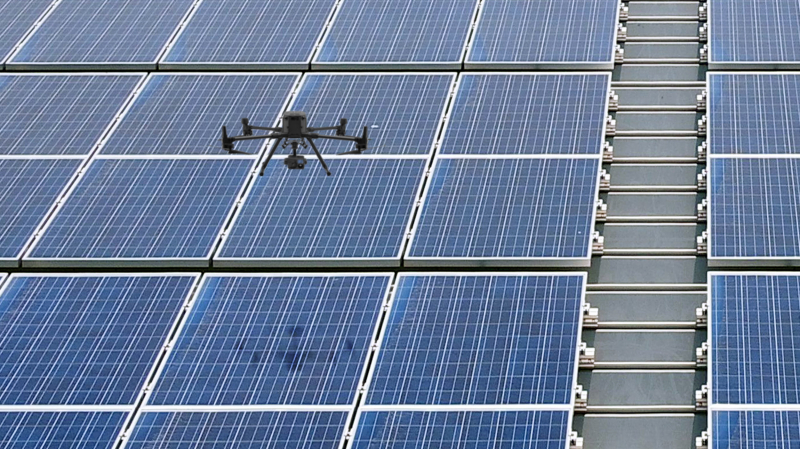 必一·运动(B-Sports)以无人机搭配IR Sensor热显像技术进行全方面模块健检，有效降低人力成本并提升发电量