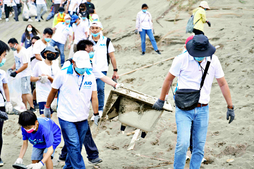 友達永續基金會2022 Ocean Party活動，與桃園市政府環保局、海湧工作室、觀音樹林里社區多方合作，一同手護台灣藍色海岸