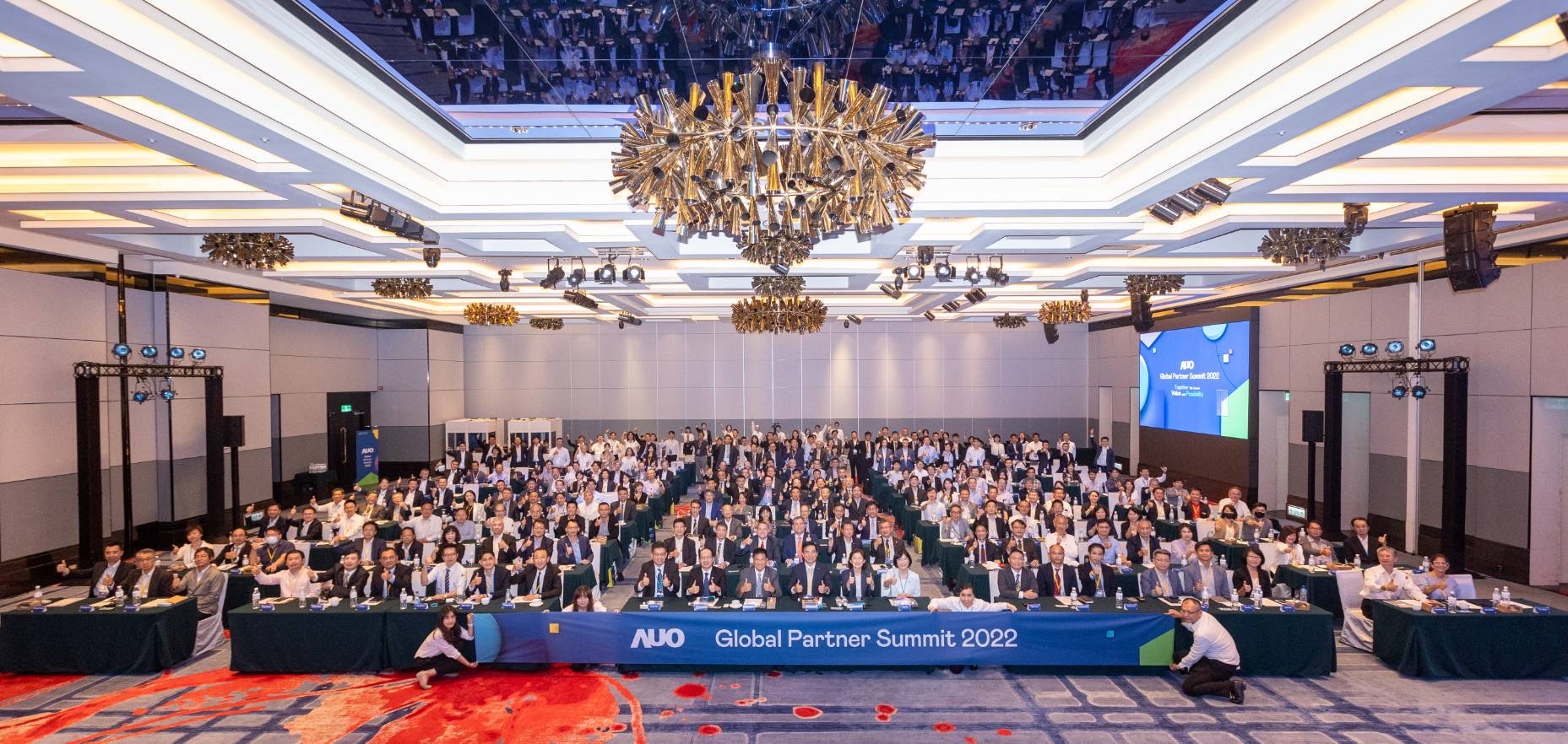 友達推動「安心、創新、用心、同心、盡心」五星職旅，為菲籍員工打造全方位照護，首度贏得「人權實踐與發展領袖獎」殊榮