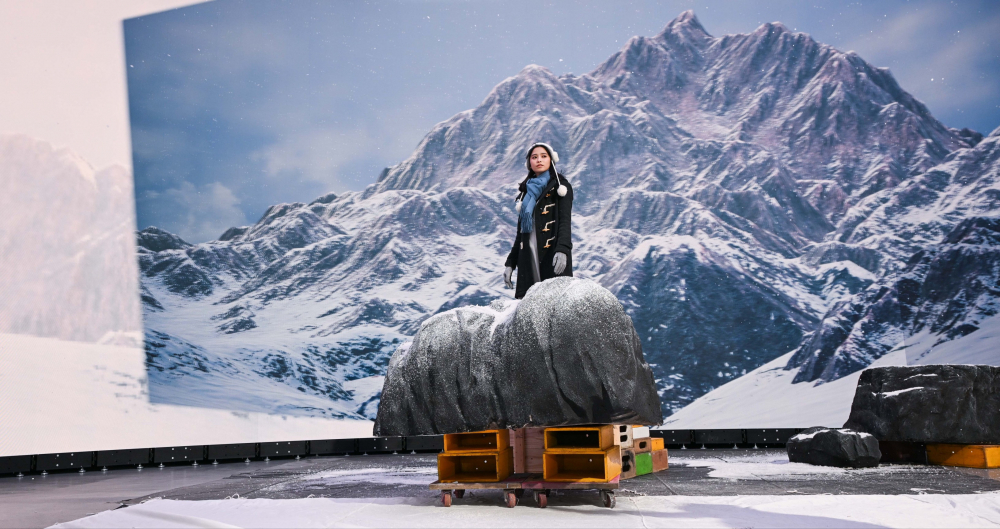 友達顯示屏專業調校技術與專案安裝經驗，使顯示屏呈現創作者想表達的精緻內容，讓表演者有沉浸式臨場感使演出逼真