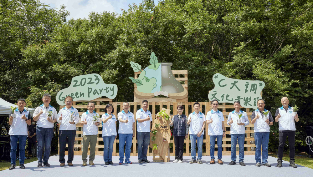 友達光電攜手供應商夥伴及台中市政府，共同倡議及推廣加樹減塑、節能減碳的淨零綠生活