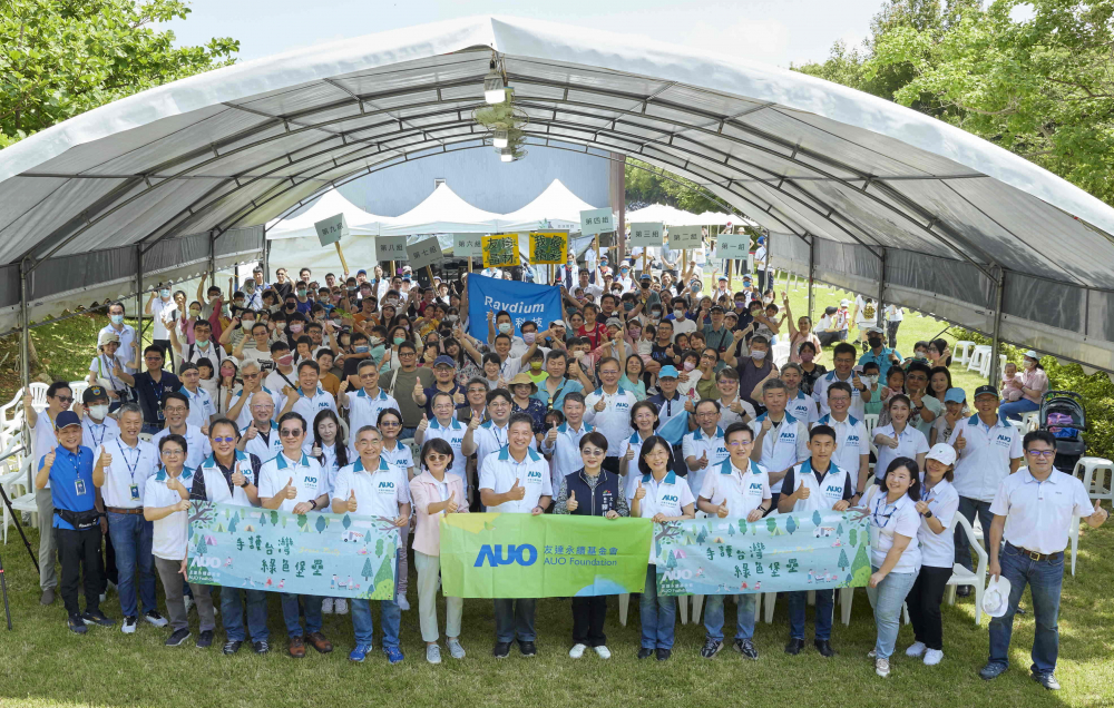 友達永續基金會號召企業志工、在地鄰里、產官學和供應商夥伴齊聚一堂，攜手植樹護樹，以行動實踐對環境友善的承諾