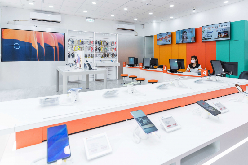 創利空間智慧零售軟硬整合方案，協助台灣大哥大門市完成數位內容行銷系統的佈建，打造全新世代的數位服務據點