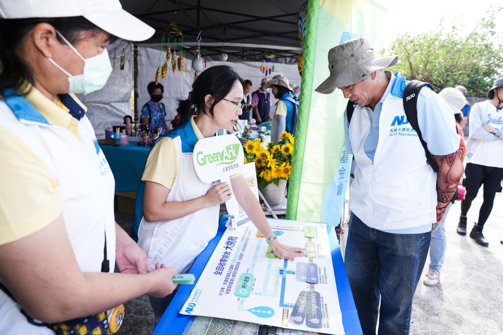 2023年友達永續基金會Ocean Party活動攜手社會企業及地方創生團體，策展食衣行等循環再生環教市集，及電動巴士接駁等低碳活動設計，打造減塑低碳的永續淨灘活動