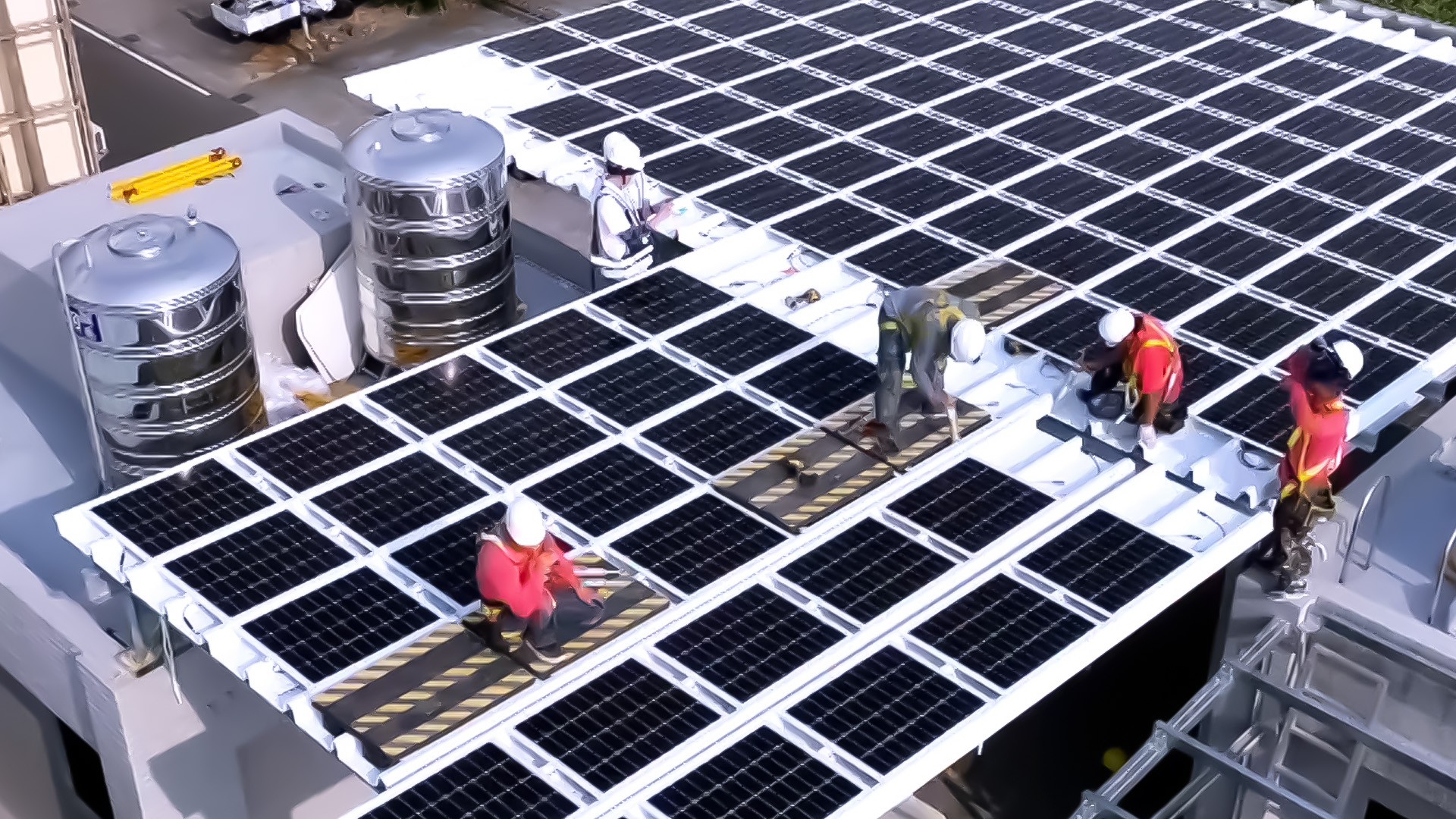 必一·运动(B-Sports)着力于替代能源之技术研发，如光电浪板的相关制程、设备与产品，其中所开发之光电整合型浪板，减少传统金属支架安装，更提升耐候度，可广泛运用于多元场域，并辅助建筑达到净零碳排目标