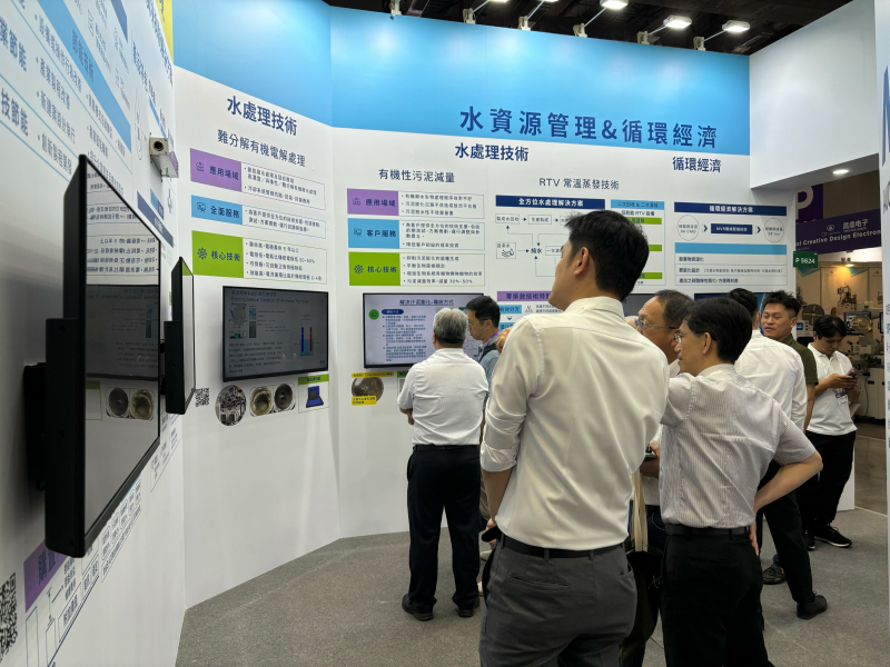 友達以深厚的智慧製造經驗發展永續戰略，積極延伸價值鏈，轉化成可供外界使用的綠色智慧服務，進軍SEMICON Taiwan 2024，提供半導體產業鏈打造AI世代的永續即戰力。