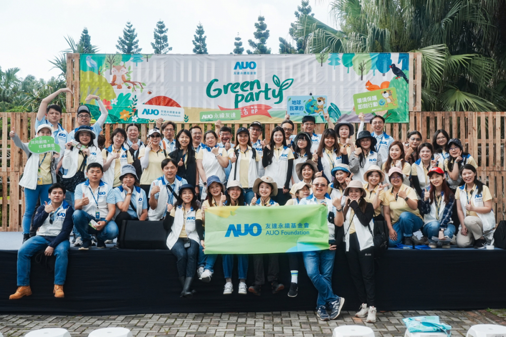 友達積極推動低碳轉型、節能減碳與減塑行動，落實環境承諾與社會責任，榮獲「台灣百大永續典範企業獎」