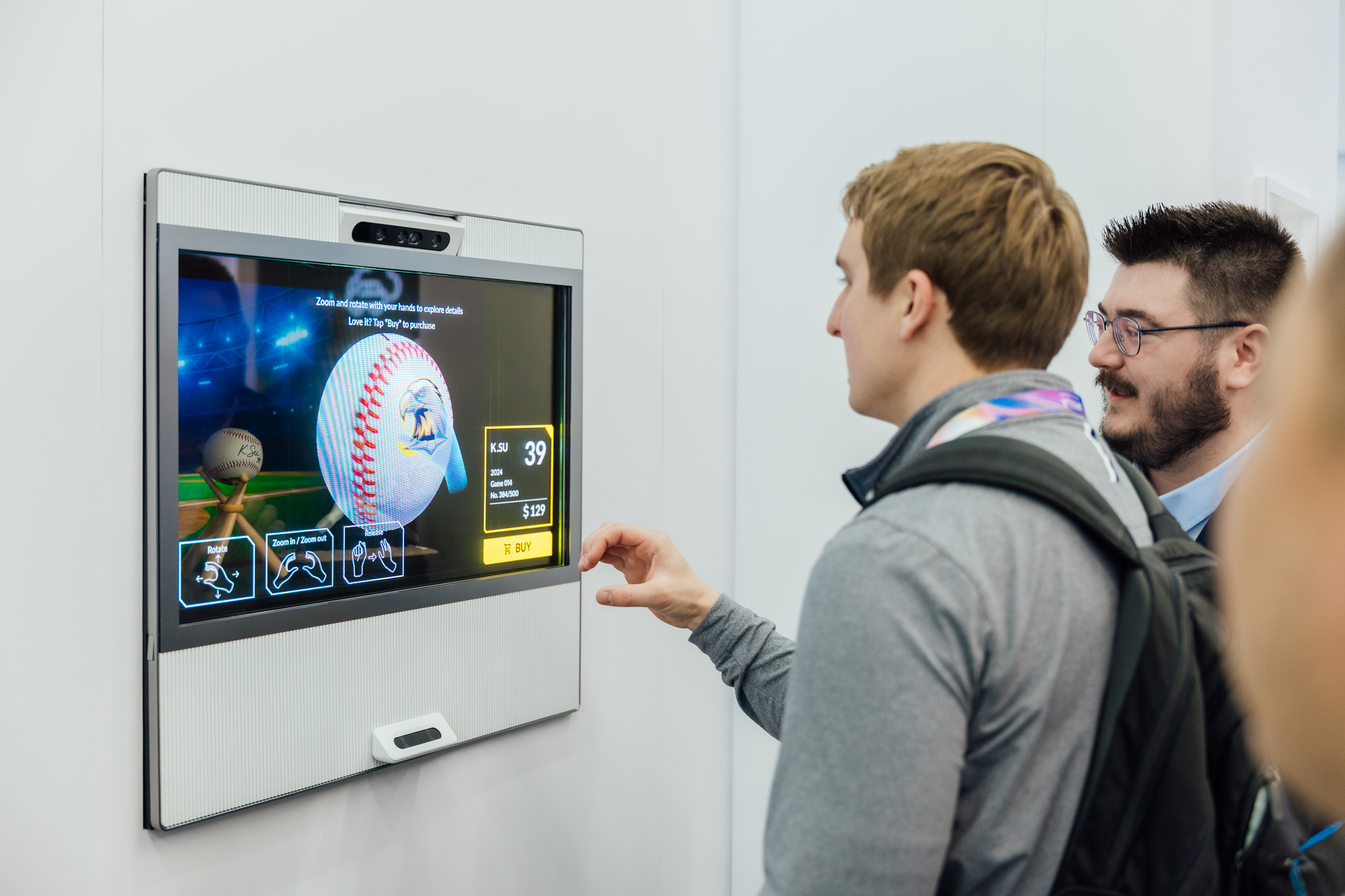 友達智慧移動透過專屬展間，與客戶深度聚焦，密切探討產品協作共創的機會與落地的可能性，激發人車互動的創新再進化，並結合輸出國際的Micro LED前瞻技術跨界應用，揭開更多元精彩的應用情境。