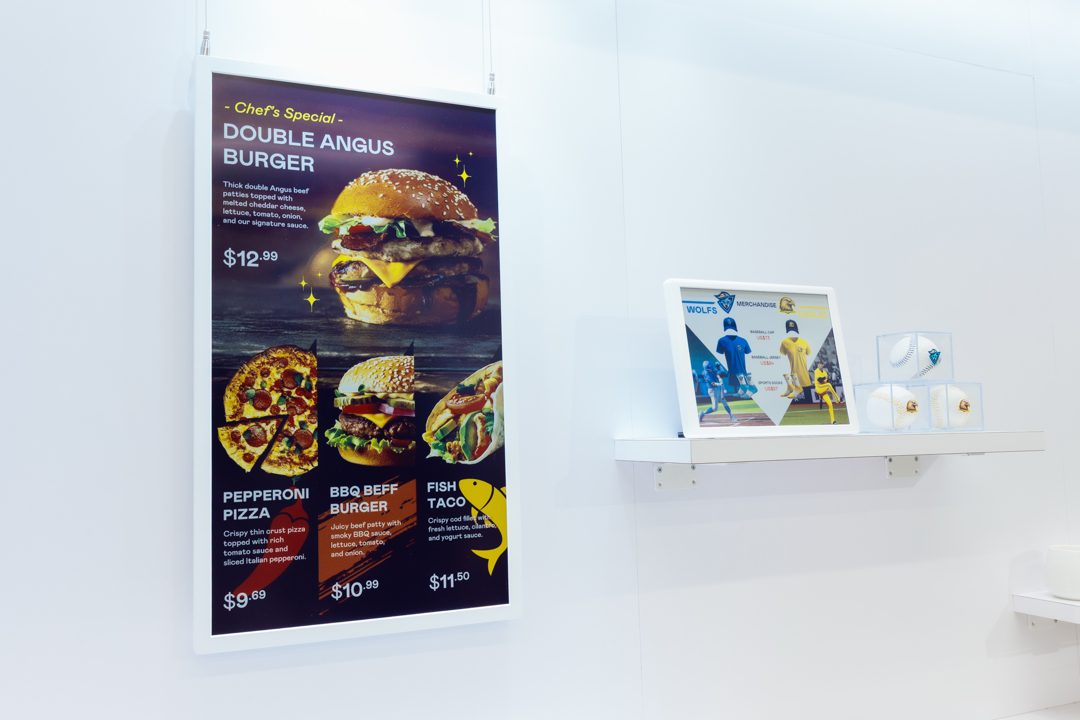 達擎開發的低功耗、全彩的aecoPost電子紙解決方案，僅在更新畫面時需要微量的電力驅動，無需佈建電線的便捷設計，使其可靈活應用、彈性選擇置放處；可搭配aecoTag電子貨架標籤解決方案，驅動商店內所有數位看板和電子貨架標籤，以遠端控制實現動態變價，提升門市人員作業效率，並以無紙化落實永續經營目標。