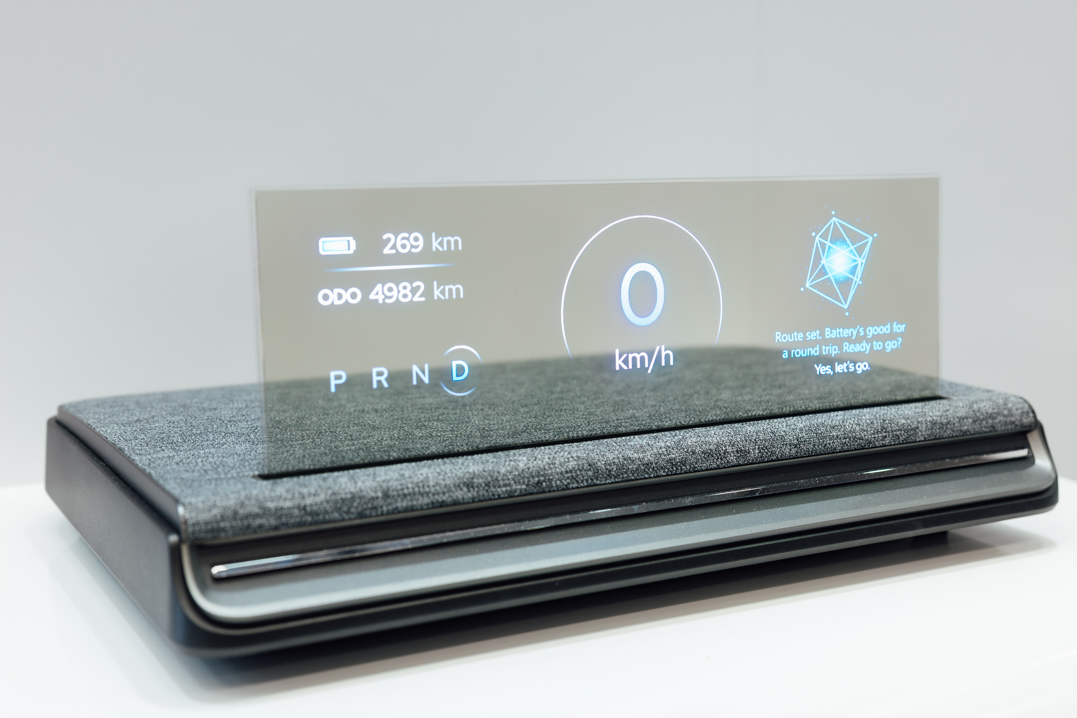 全球首款Aero Module透明Micro LED顯示器模組外觀輕盈通透，可與數位內容完美融合，提供動態顯示、先進控制、個人化沉浸感受。